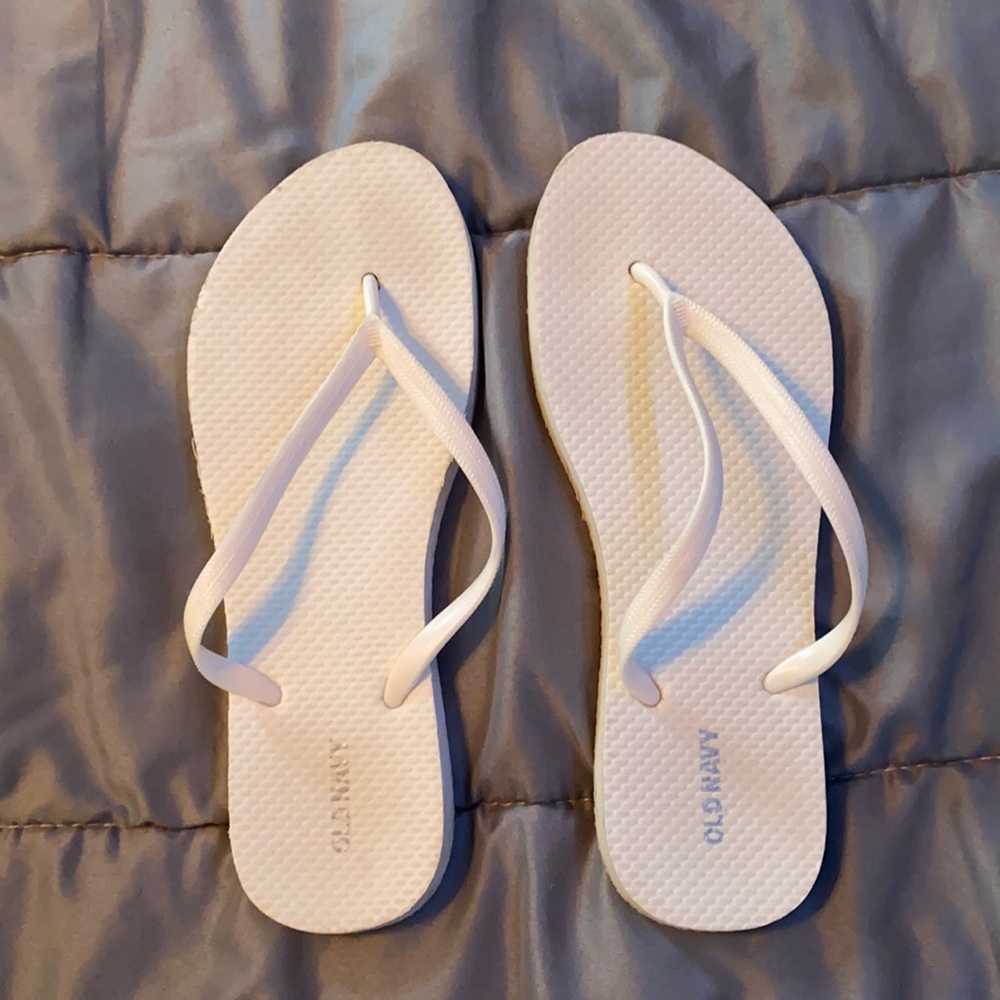 white old navy flip flops size 8